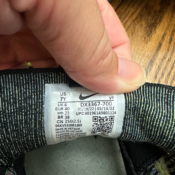 Nike VaporMax Shoes - Picture 4 of 7